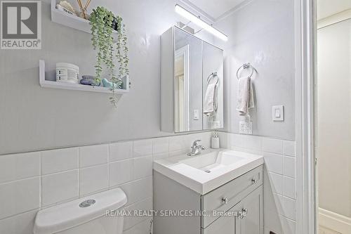 101 Walkem Drive, New Tecumseth, ON - Indoor Photo Showing Bathroom