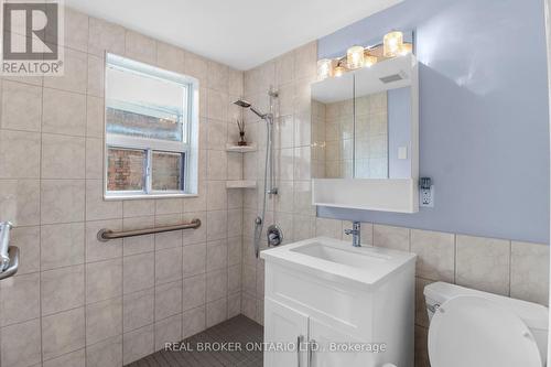 478 Lansdowne Avenue, Toronto, ON - Indoor Photo Showing Bathroom