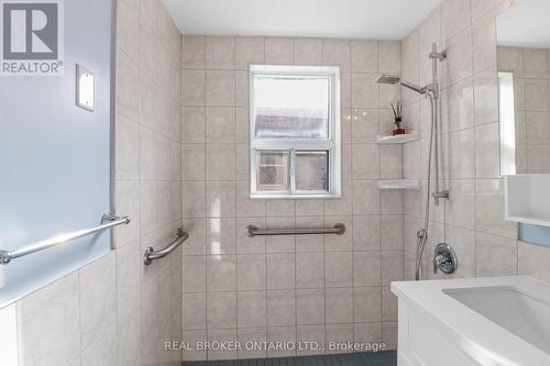 478 Lansdowne Avenue, Toronto, ON - Indoor Photo Showing Bathroom