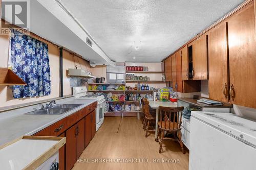 478 Lansdowne Avenue, Toronto, ON - Indoor Photo Showing Kitchen With Double Sink