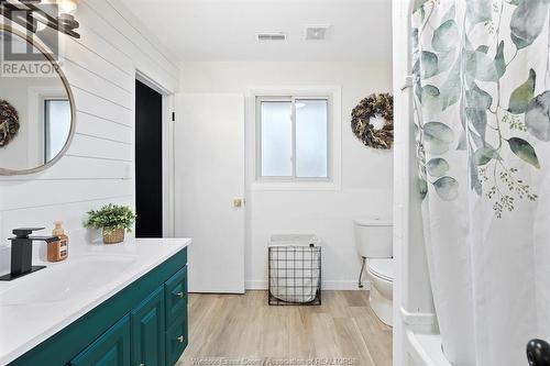 35 Hillview, Kingsville, ON - Indoor Photo Showing Bathroom