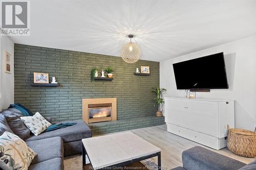 35 Hillview, Kingsville, ON -  Photo Showing Living Room With Fireplace