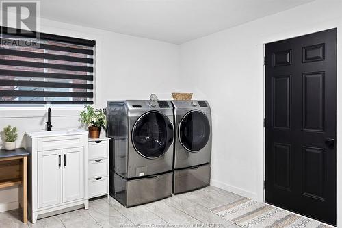 35 Hillview, Kingsville, ON - Indoor Photo Showing Laundry Room