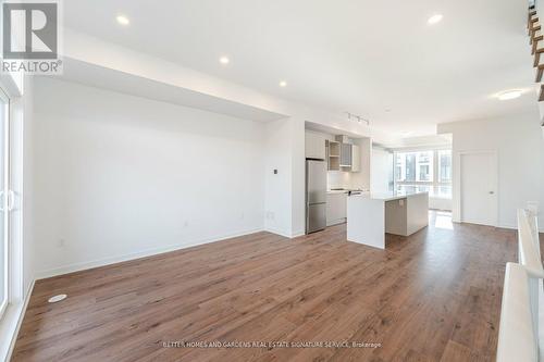 3045 Trailside Drive, Oakville, ON - Indoor Photo Showing Kitchen