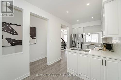 17 Dawes Road, Brampton, ON - Indoor Photo Showing Kitchen