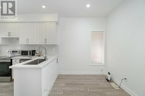 17 Dawes Road, Brampton, ON - Indoor Photo Showing Kitchen