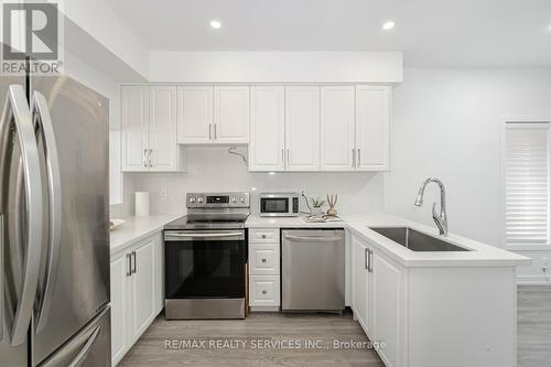 17 Dawes Road, Brampton, ON - Indoor Photo Showing Kitchen