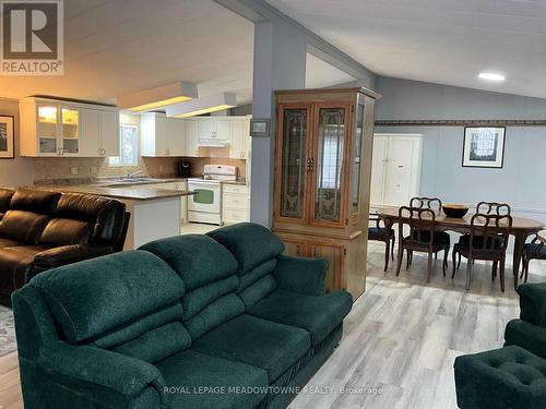 8 Grand Vista Drive, Wellington North, ON - Indoor Photo Showing Living Room