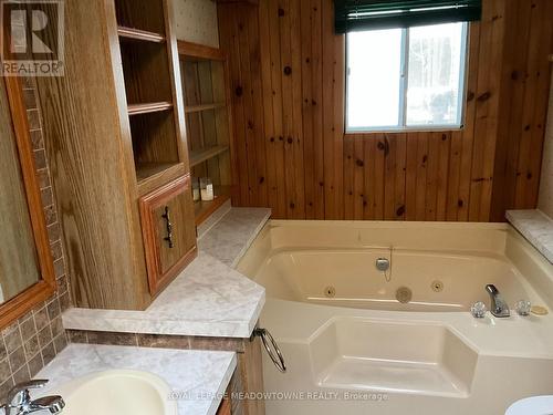 8 Grand Vista Drive, Wellington North, ON - Indoor Photo Showing Bathroom