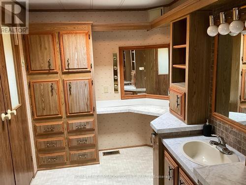 8 Grand Vista Drive, Wellington North, ON - Indoor Photo Showing Bathroom