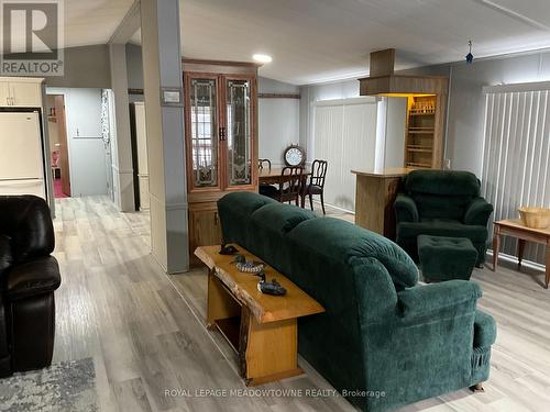 8 Grand Vista Drive, Wellington North, ON - Indoor Photo Showing Living Room