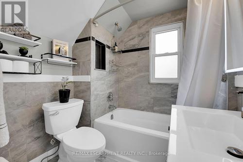 53 1/2 Robins Avenue, Hamilton, ON - Indoor Photo Showing Bathroom