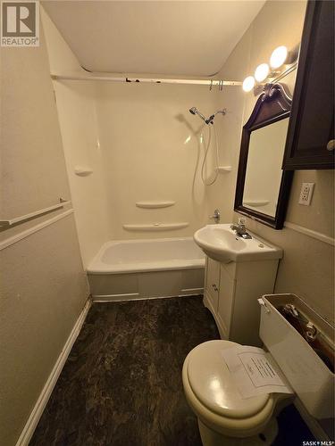 1721 Second Street, Estevan, SK - Indoor Photo Showing Bathroom