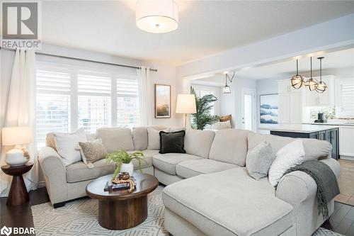 Bright and beautiful - 988 Clark Boulevard, Milton, ON - Indoor Photo Showing Living Room