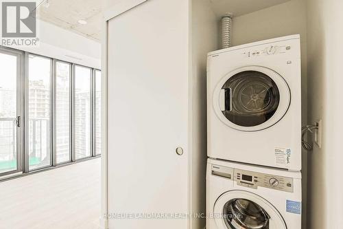 1005 - 161 Roehampton Avenue, Toronto, ON - Indoor Photo Showing Laundry Room