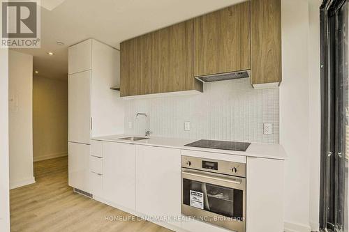 1005 - 161 Roehampton Avenue, Toronto, ON - Indoor Photo Showing Kitchen