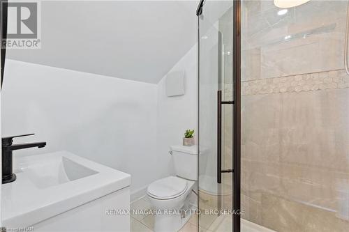 458 Lakeside Road, Fort Erie (334 - Crescent Park), ON - Indoor Photo Showing Bathroom