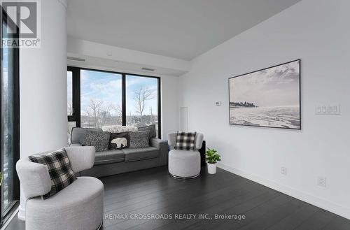 305 - 2799 Kingston Road, Toronto, ON - Indoor Photo Showing Living Room