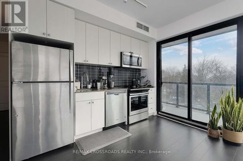 305 - 2799 Kingston Road, Toronto, ON - Indoor Photo Showing Kitchen With Stainless Steel Kitchen