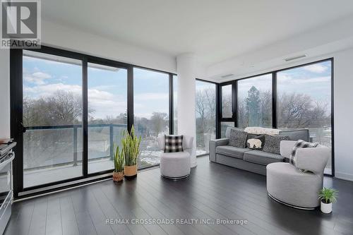 305 - 2799 Kingston Road, Toronto, ON - Indoor Photo Showing Living Room