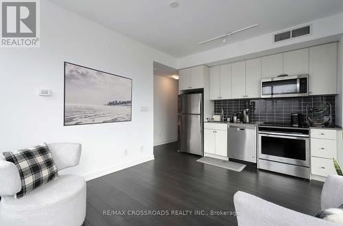 305 - 2799 Kingston Road, Toronto, ON - Indoor Photo Showing Kitchen With Stainless Steel Kitchen