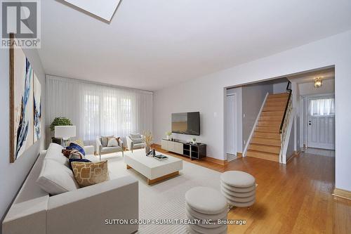 9 Ivy Green Crescent, Toronto, ON - Indoor Photo Showing Living Room