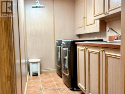 Bsmt - 463 Hewitt Circle, Newmarket, ON - Indoor Photo Showing Laundry Room