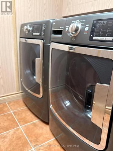 Bsmt - 463 Hewitt Circle, Newmarket, ON - Indoor Photo Showing Laundry Room