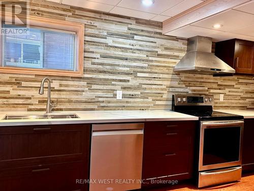 Bsmt - 463 Hewitt Circle, Newmarket, ON - Indoor Photo Showing Kitchen With Double Sink