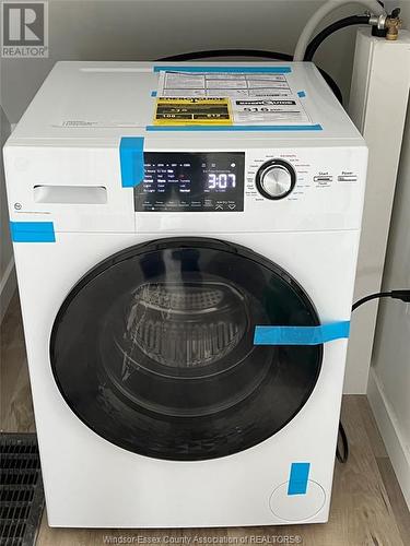 1756 Westcott, Windsor, ON - Indoor Photo Showing Laundry Room