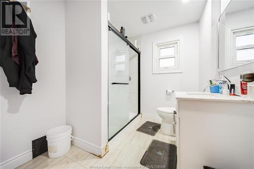 323 Randolph, Windsor, ON - Indoor Photo Showing Bathroom