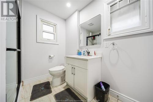 323 Randolph, Windsor, ON - Indoor Photo Showing Bathroom