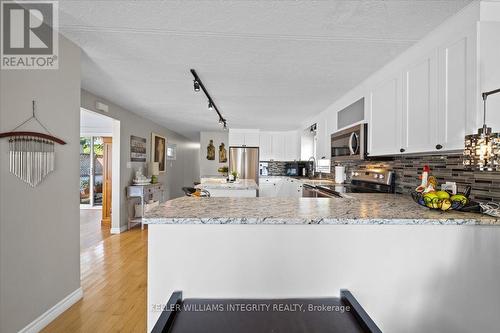 1029 Vista Barrett Pvt, Ottawa, ON - Indoor Photo Showing Kitchen With Upgraded Kitchen