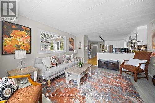 1029 Vista Barrett Pvt, Ottawa, ON - Indoor Photo Showing Living Room