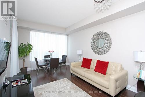 619 - 30 North Park Road, Vaughan, ON - Indoor Photo Showing Living Room