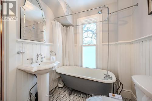 129 Northumberland Street, Guelph (Central West), ON - Indoor Photo Showing Bathroom