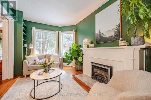 129 Northumberland Street, Guelph (Central West), ON - Indoor Photo Showing Living Room With Fireplace