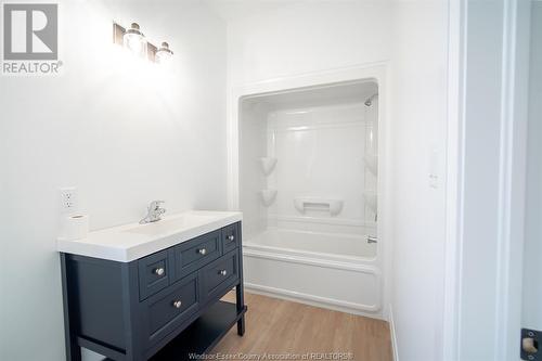 1202 Laurendeau Avenue Unit# Upper, Windsor, ON - Indoor Photo Showing Bathroom