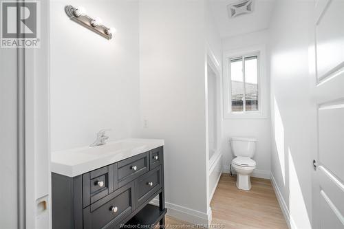 1202 Laurendeau Avenue Unit# Upper, Windsor, ON - Indoor Photo Showing Bathroom