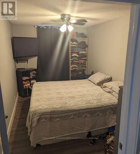 76 Richmond Street, Strathroy-Caradoc (Nw), ON - Indoor Photo Showing Bedroom