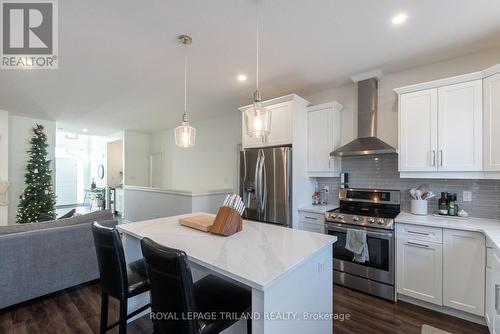 102 - 9861 Glendon Drive, Middlesex Centre, ON - Indoor Photo Showing Kitchen