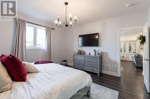 102 - 9861 Glendon Drive, Middlesex Centre, ON - Indoor Photo Showing Bedroom