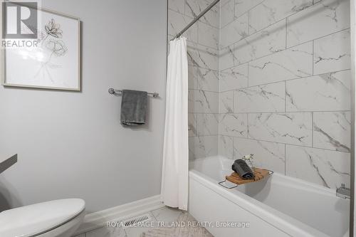 102 - 9861 Glendon Drive, Middlesex Centre, ON - Indoor Photo Showing Bathroom