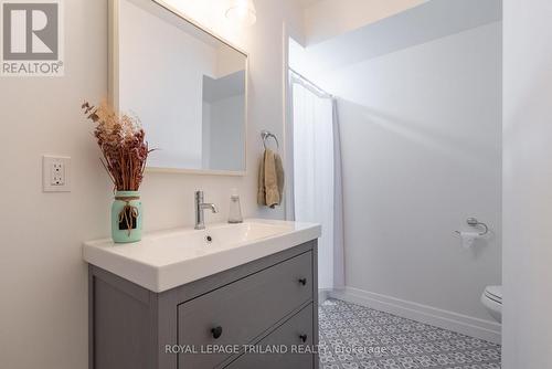 102 - 9861 Glendon Drive, Middlesex Centre, ON - Indoor Photo Showing Bathroom