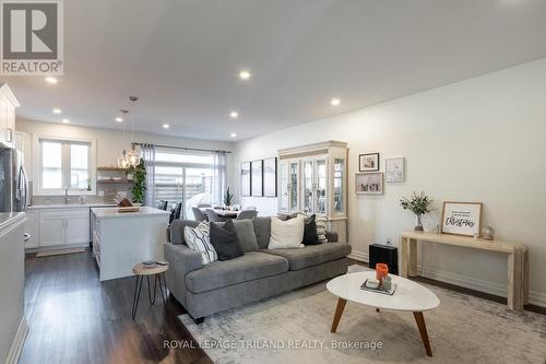 102 - 9861 Glendon Drive, Middlesex Centre, ON - Indoor Photo Showing Living Room