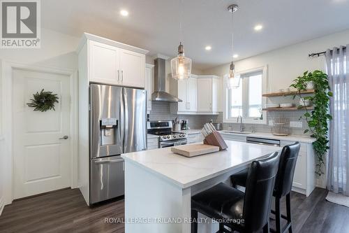 102 - 9861 Glendon Drive, Middlesex Centre, ON - Indoor Photo Showing Kitchen