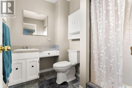 337 Mccarthy Boulevard N, Regina, SK - Indoor Photo Showing Bathroom