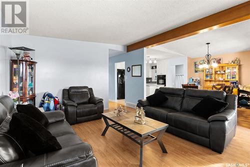 337 Mccarthy Boulevard N, Regina, SK - Indoor Photo Showing Living Room