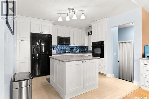 337 Mccarthy Boulevard N, Regina, SK - Indoor Photo Showing Kitchen