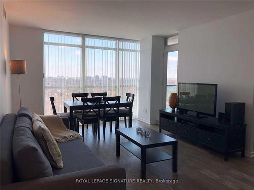 1808-28 Harrison Garden Blvd, Toronto, ON - Indoor Photo Showing Living Room